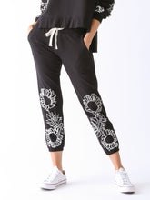 Pacifica 7/8 Jogger - Sunflower Stamp